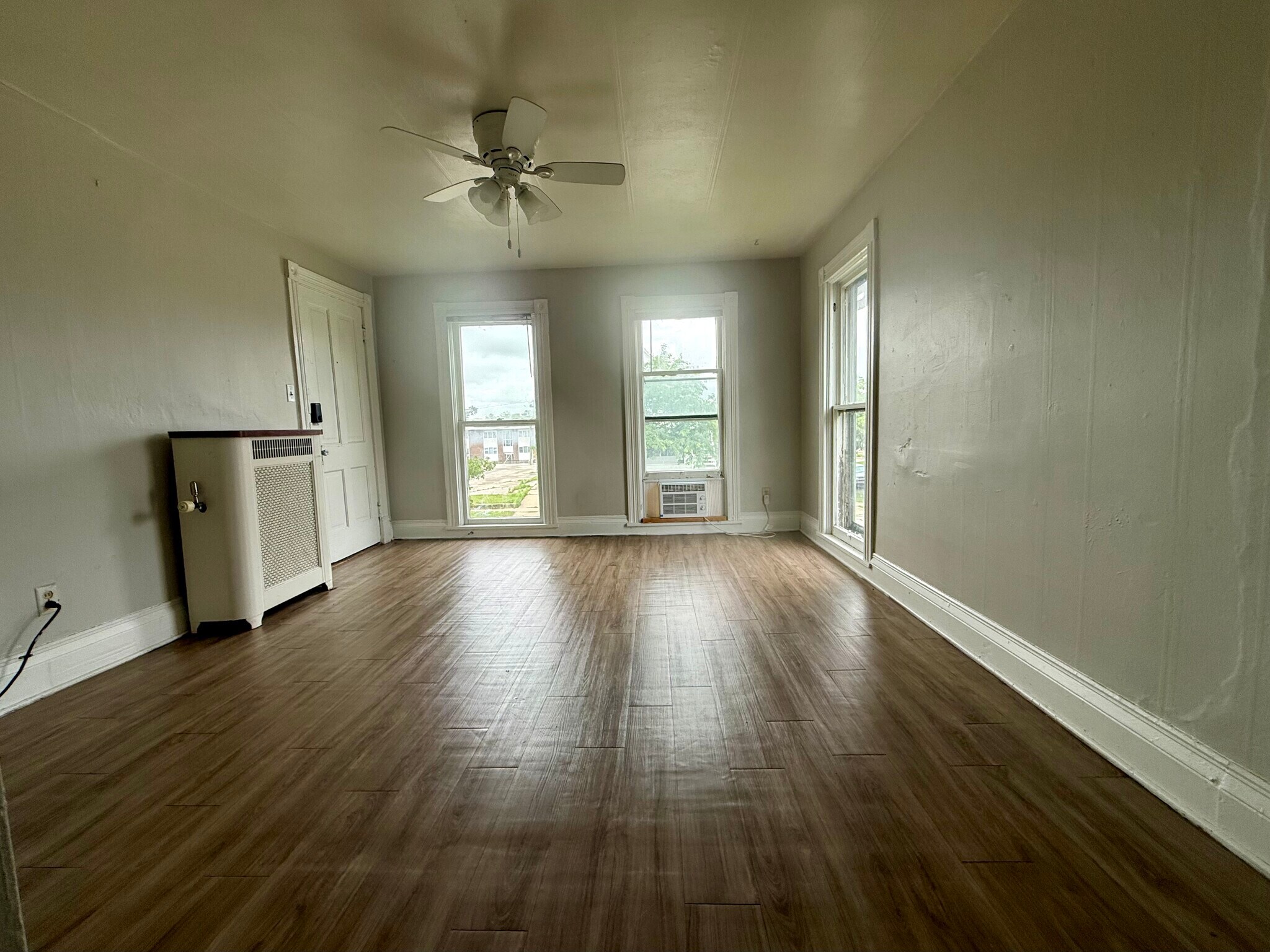 Living Room - 321 Clay St
