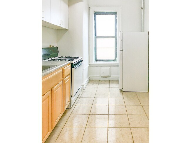 Primary Photo - 141 E 54th St