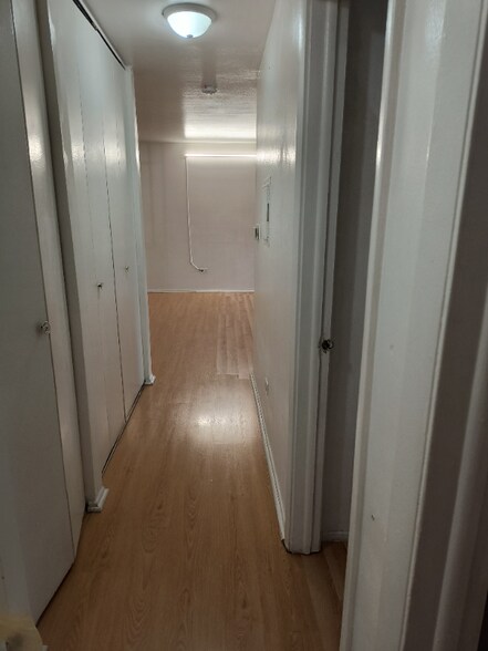 Building Photo - 670 Hill Dr