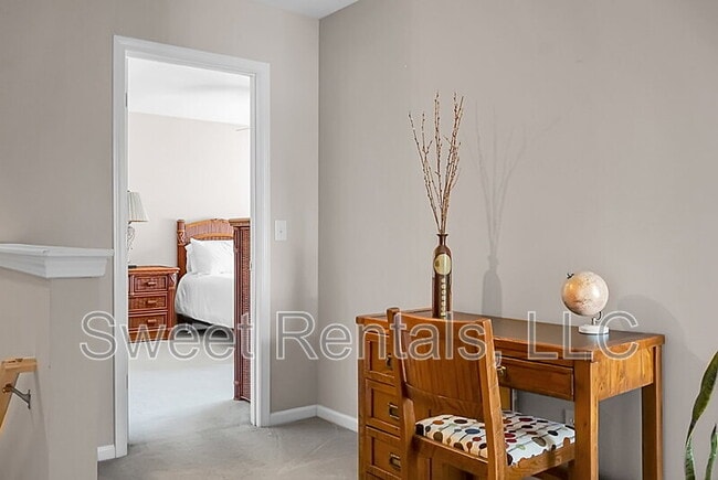 Building Photo - 1519 Thoroughbred Blvd