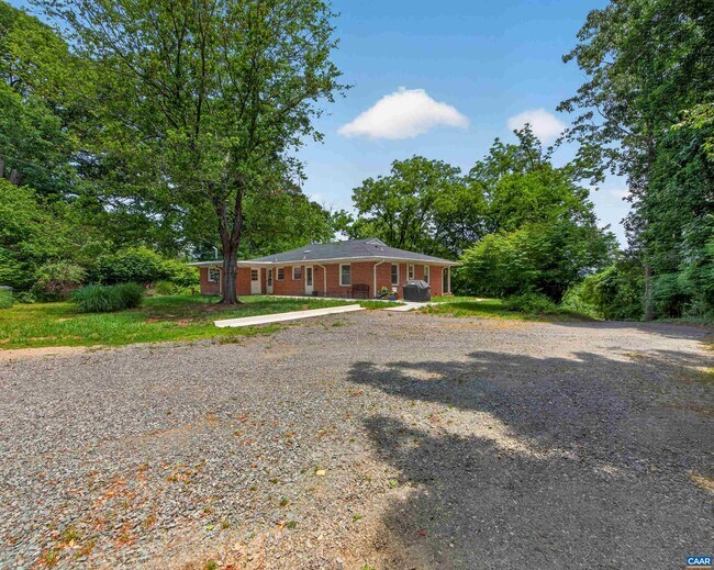 Building Photo - 1272 Rio Rd E