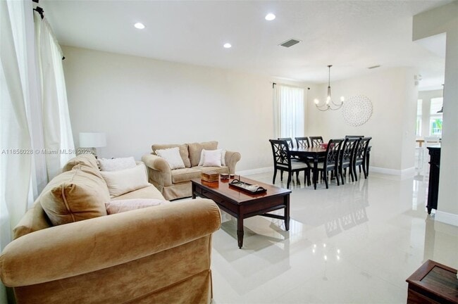 Building Photo - 1610 Sandpiper Cir