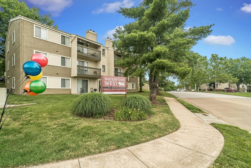 Waterford West 1040 Huntington Hill Dr Ballwin MO 63021 Apartment