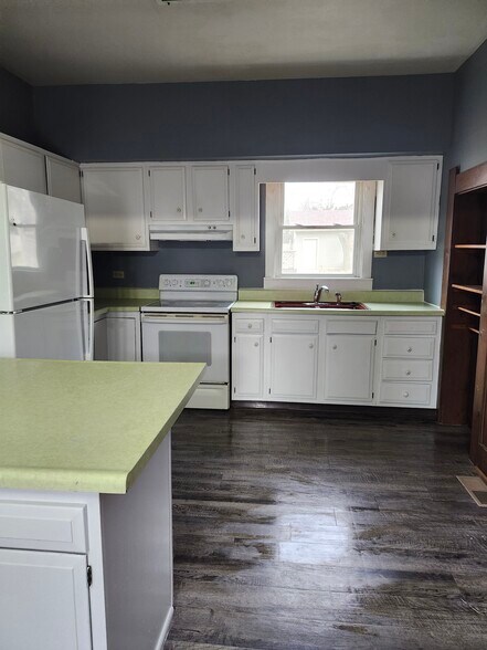 Building Photo - 535 S Maple St