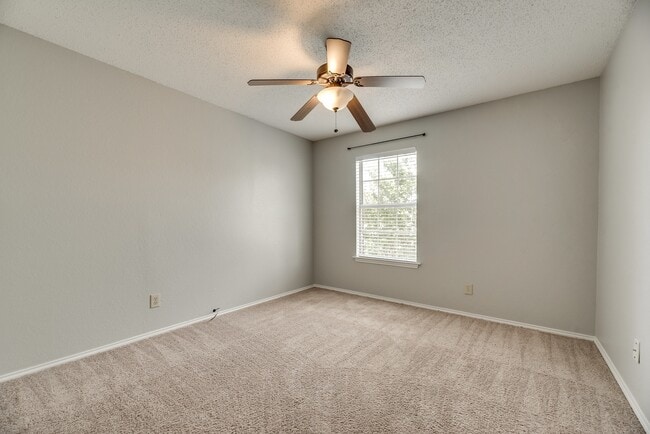 Building Photo - 4/2/2 in well established neighborhood