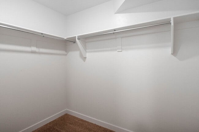 Building Photo - *Blackstone Farms in Provo