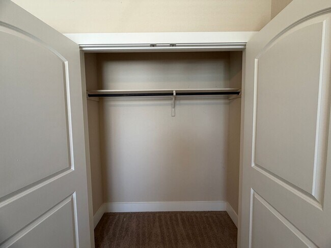 Building Photo - Great Location ~ Fabulous Townhome in New Braunfels 3/2.5 ~ Minutes from Gruene ~ Move in Ready!