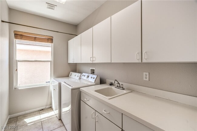 Building Photo - 2647 Ivoryhill St