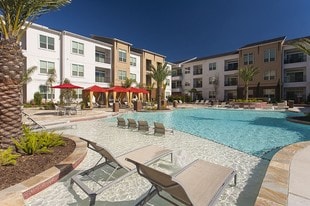 Building Photo - Domain on the Parkway