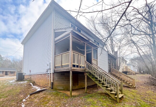 Building Photo - 32 Fox Hill Dr