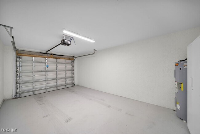 Building Photo - 901 Albany Ave