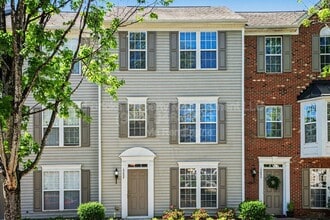 Building Photo - 15658 King Louis Ct