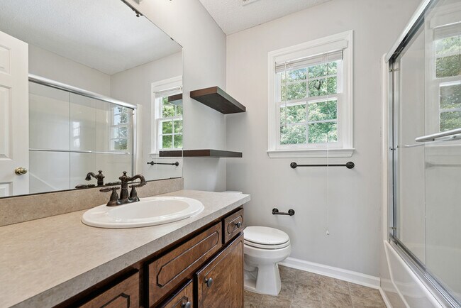 Building Photo - 223 Wintergreen Dr