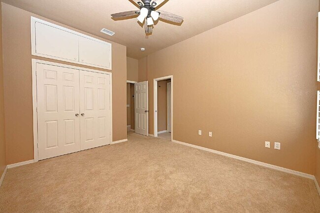 Building Photo - 2618 High Ridge Dr