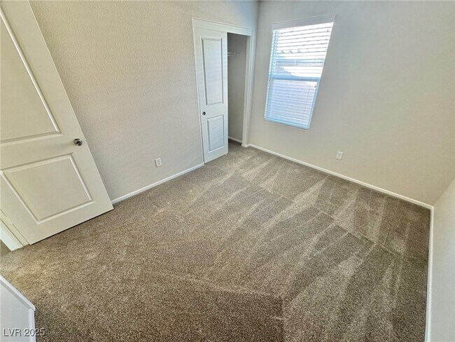 Building Photo - 9413 Sweetwood Ave