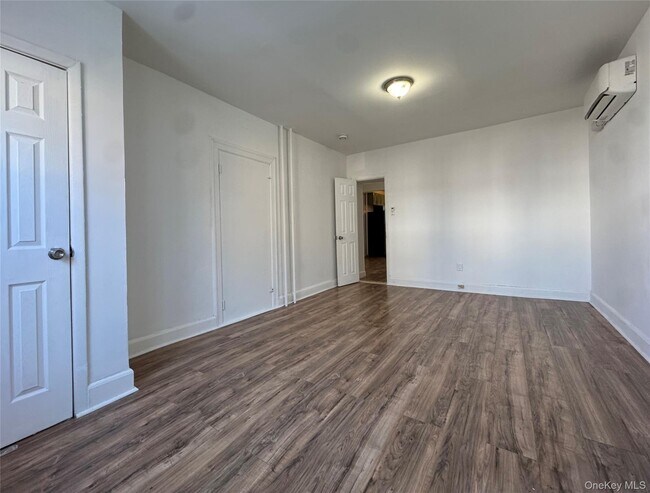 Building Photo - 134 N 7th Ave