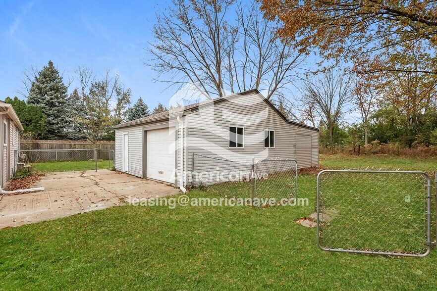 Building Photo - 77 Eastlawn Dr