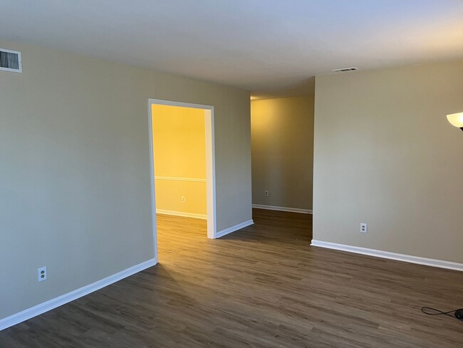 Building Photo - **UPCOMING**3 bedroom / 2 bathroom Home fo...