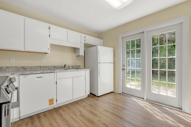 Building Photo - 3214 Skyview Dr