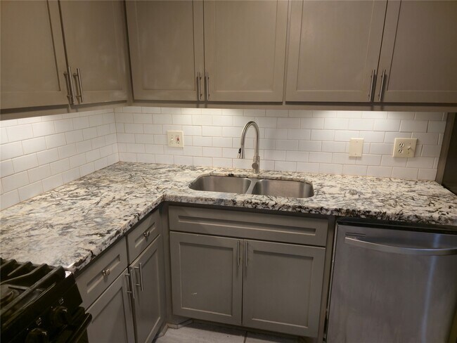 Building Photo - 5203 Pensdale St