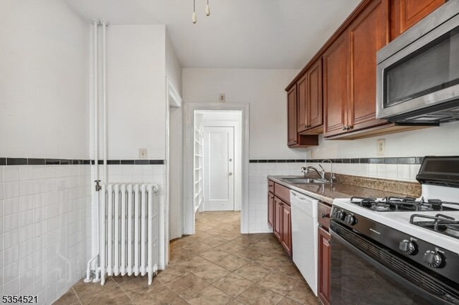 Building Photo - 463 Pavonia Ave