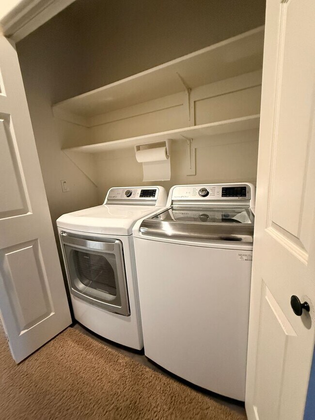 Building Photo - Adorable 3 Bedroom - 2 Bath - 2 Car Garage in Quailwood