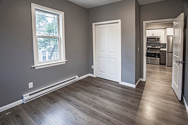 Building Photo - 100 W Broad St