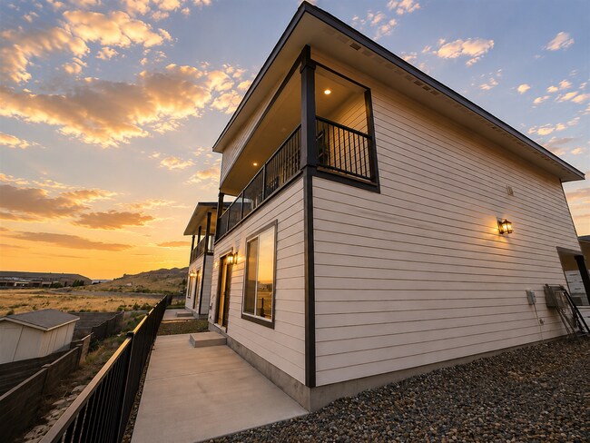 Building Photo - Brand-New Luxury |Townhomes Desirable Southridge Area!