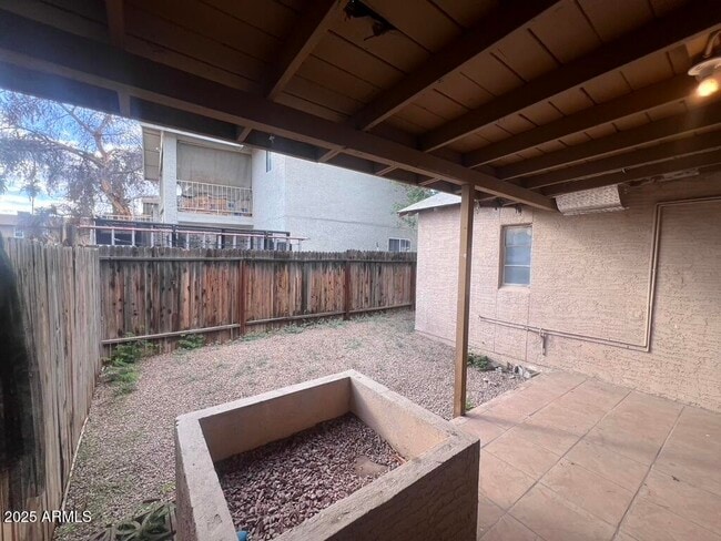 Building Photo - 526 S Mesa Dr