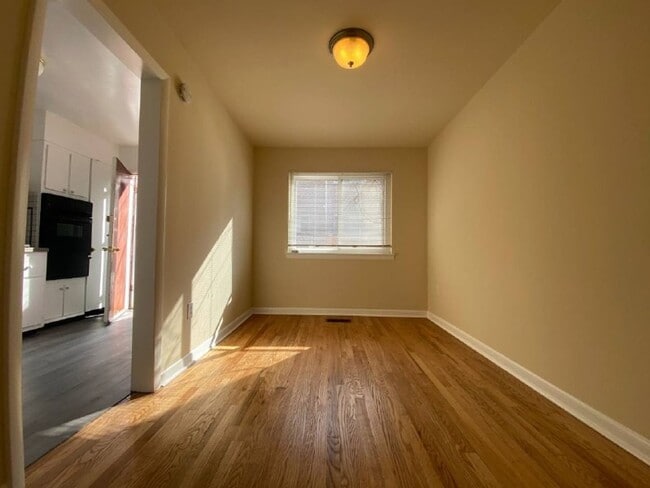 Building Photo - A spacious two bedroom, one and one half bath condo townhouse located in the northern section of ...