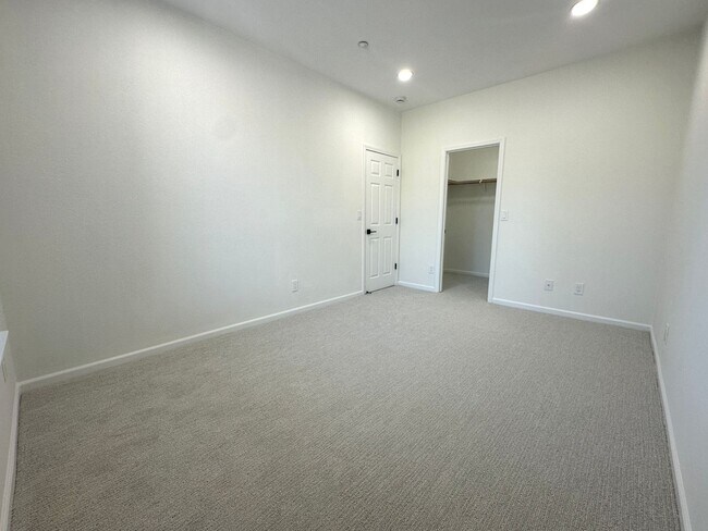 Building Photo - 2608 St Andrews Dr