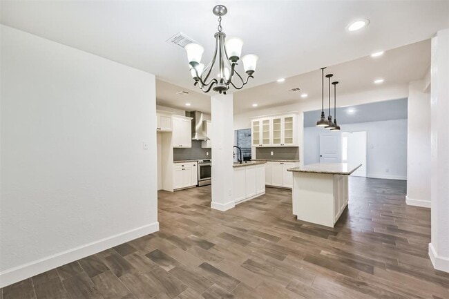 Building Photo - 210 Gentilly Dr