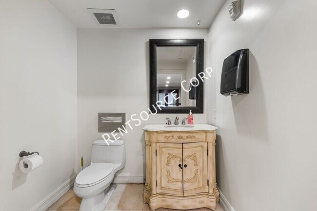 Building Photo - 12044 Hoffman St