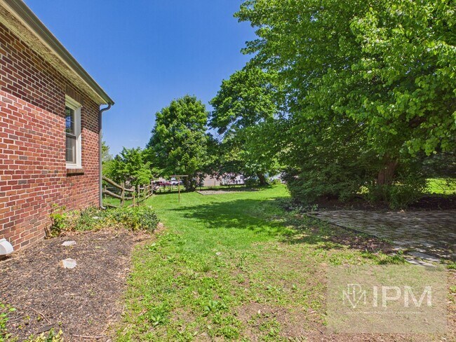 Building Photo - Country Comfort, Modern Living | 3 Bedroom, 1 Bath, Eastern York School District