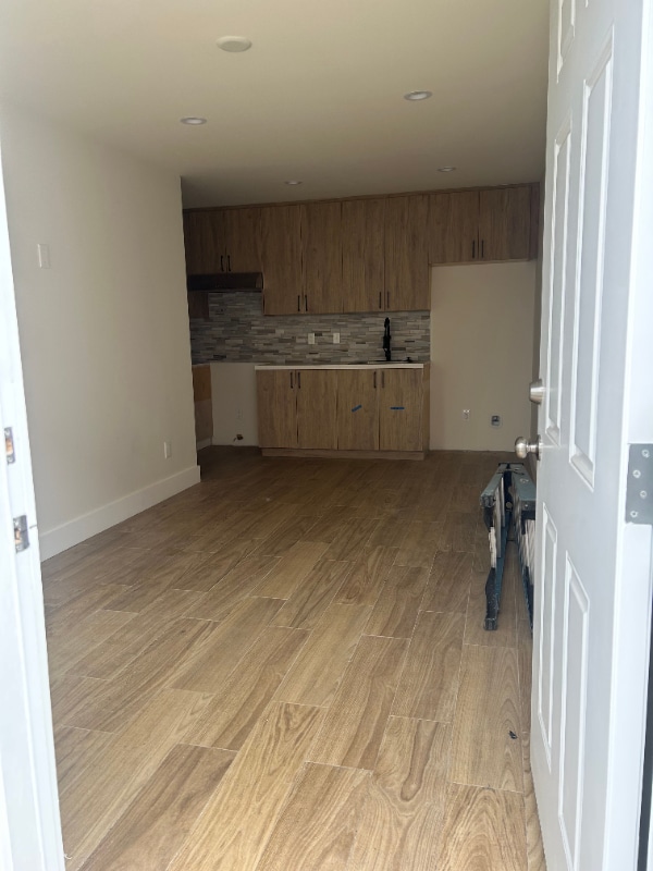 Building Photo - 825 W Colden Ave