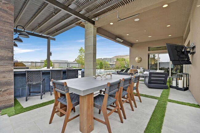 Building Photo - 6690 Interstellar St