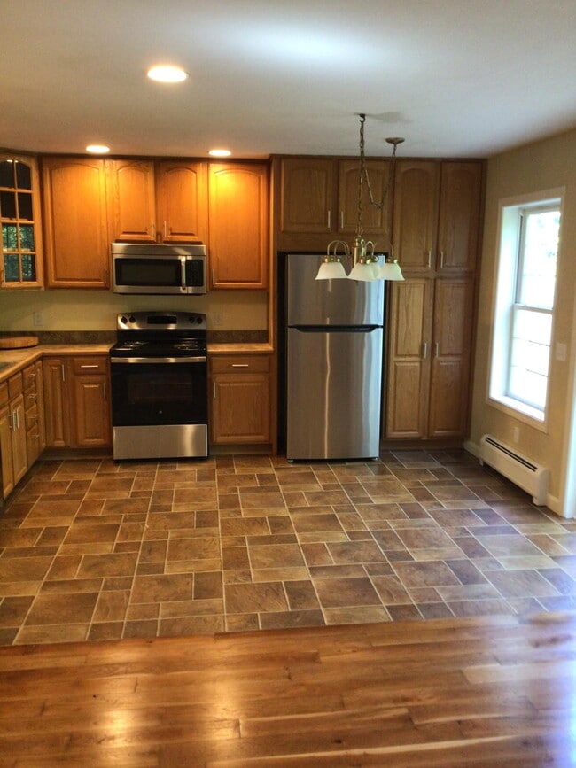 Building Photo - "Discover Spacious Comfort at 36-1 Leo's Way: 3-Bedroom Haven with 2.5 Bathrooms in Alburgh, VT!"