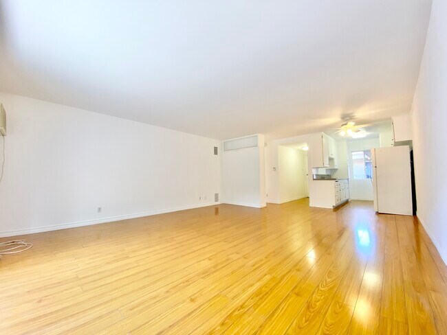 Building Photo - 1541 N Formosa Ave