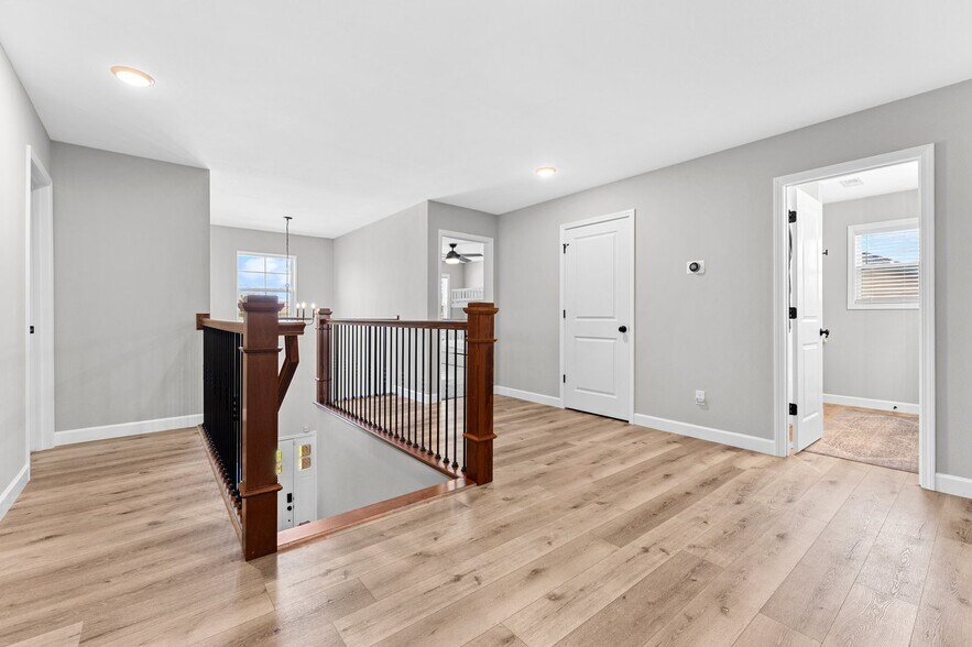 Building Photo - 748 Seagate Dr
