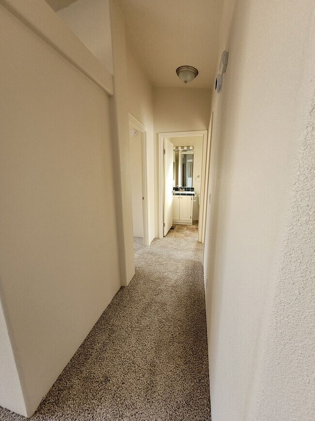 Building Photo - Pet Friendly 3 Bed : 2 Bath Home w/2 Car Garage & Access Ramp (Tangent)