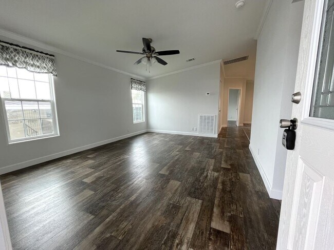 Building Photo - 17100 S Tamiami Trl