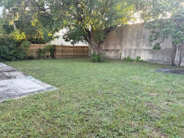 Building Photo - 640 SW 11th Ave