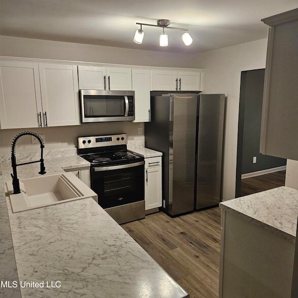 Building Photo - 8349 Regal Bend Dr