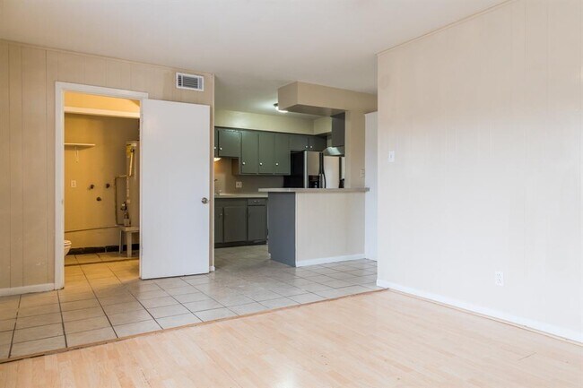 Building Photo - 7123 S Gessner Rd