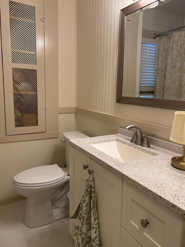 Building Photo - 2402 Monroe St