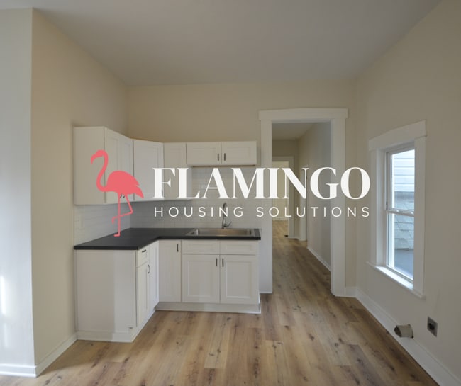 Building Photo - 1808 E 4th St