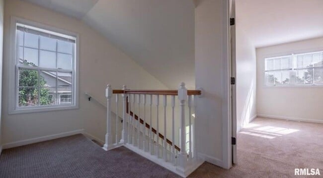 Building Photo - 1611 W Geneva Rd