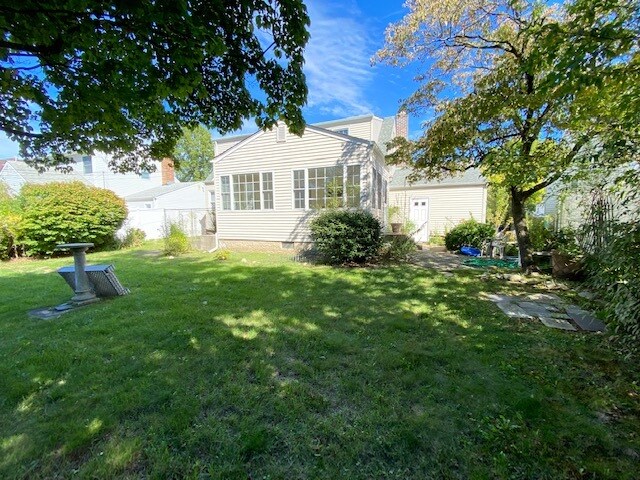 Building Photo - 6 Underhill Ave