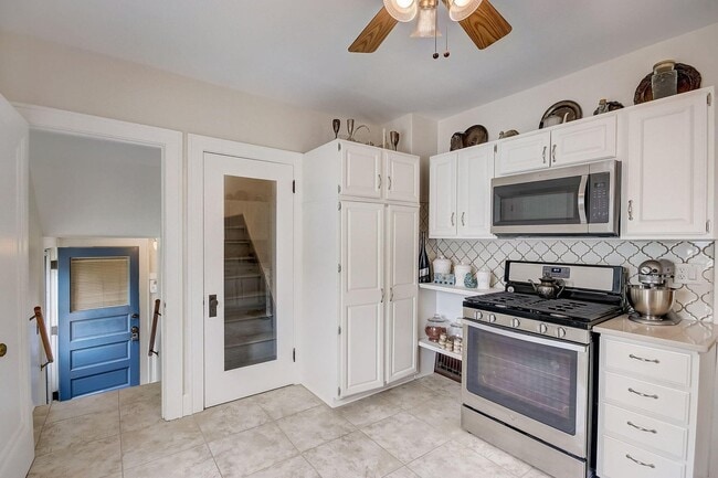 Building Photo - 2006 Grand Ave