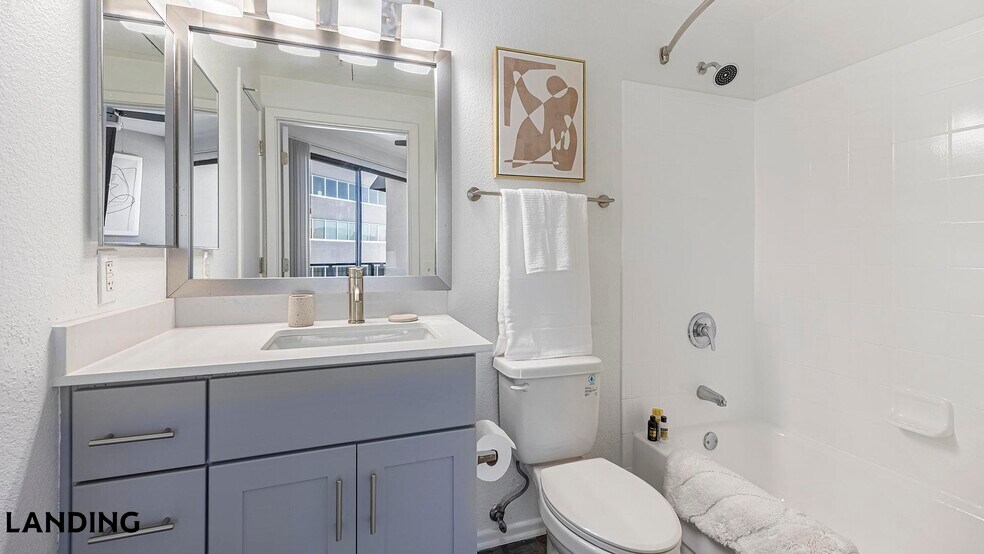 Building Photo - 1001 E Playa Del Norte Dr